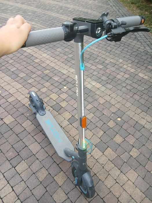 Hulajnoga elektryczna Motus Scooty lite 10 gen 5 oraz ładowarka
