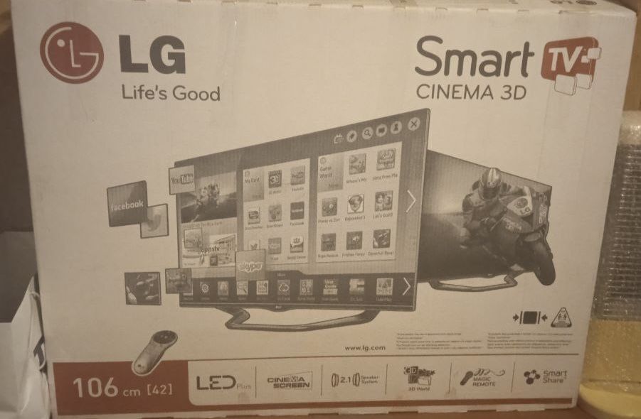 Телевізор LG 42LA690V