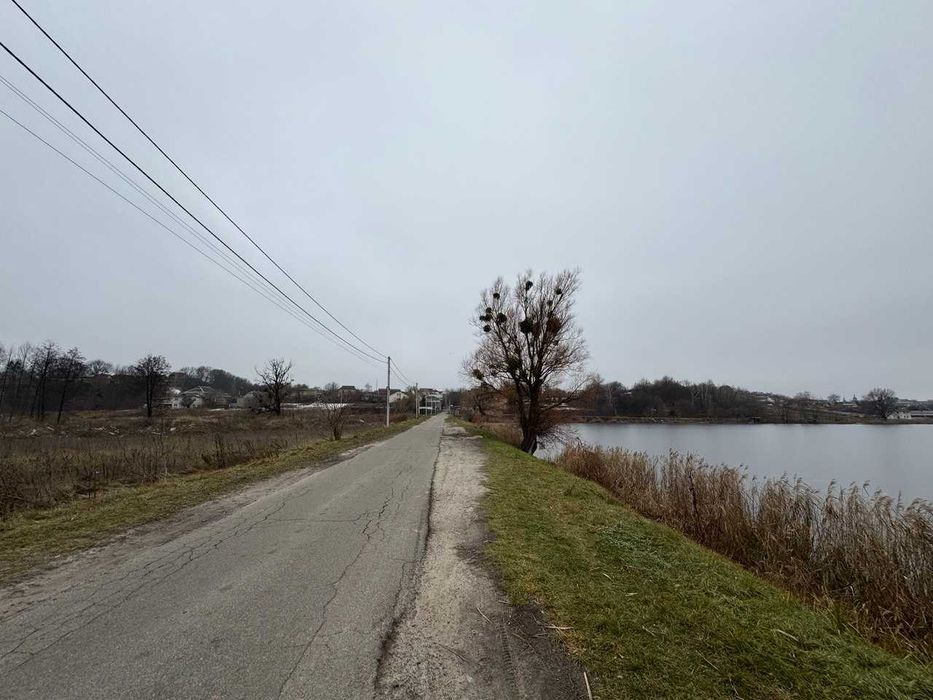 Двохфасадна кутова земельна ділянка для будівництва комплексу с.Хотів!