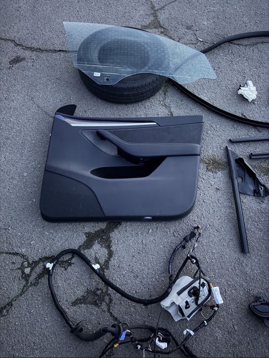 Tesla Model Y 2020 - 2025 скло, ручка, карта, замок, проводка