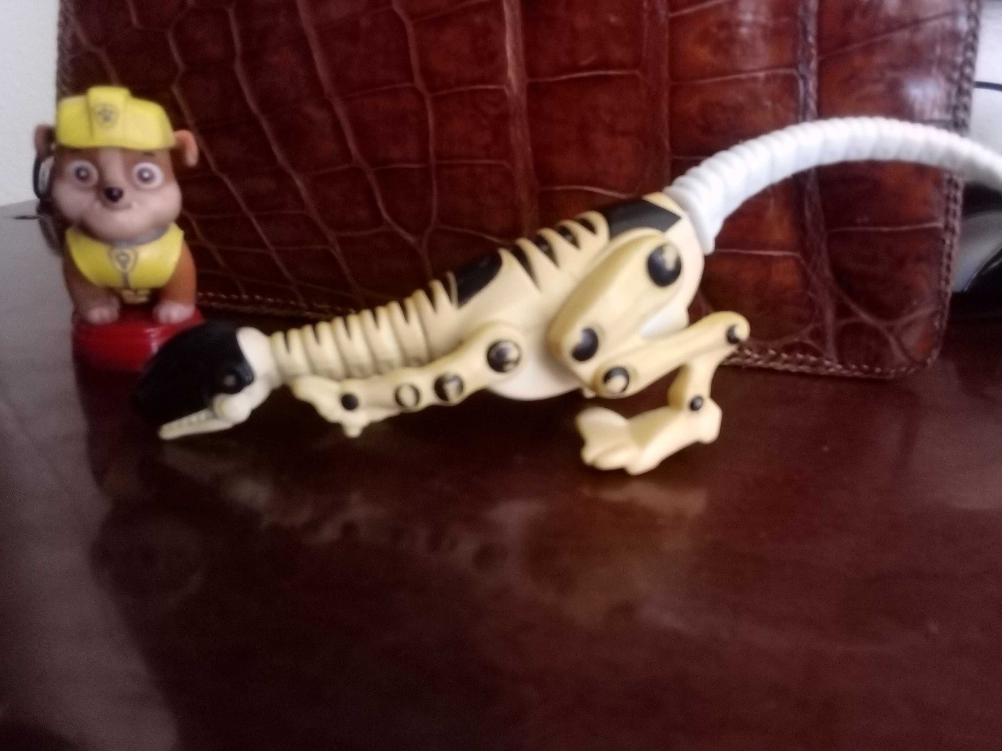 Conjunto Bonecos miniatura plástico Mcdonald'toys  e raro tigre Vitaly