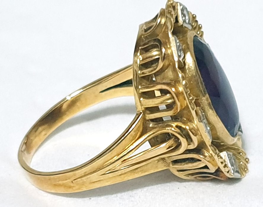 Magnífico antigo anel em ouro 18 K com ametista e diamantes