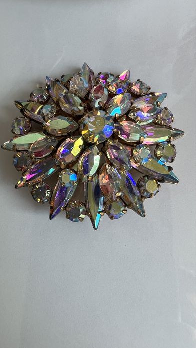 Винтажная брошь с австрийскими кристалами