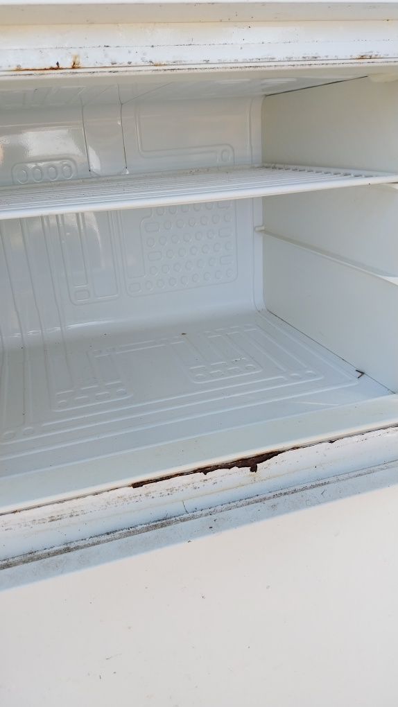 Vendo frigorífico completo com congelaror para desocupar