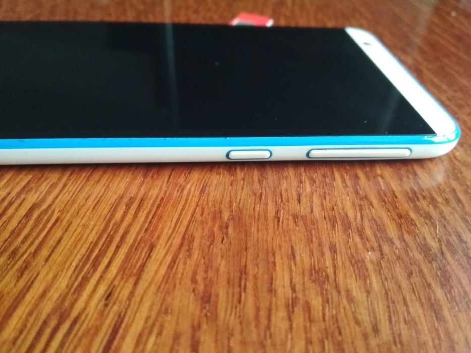 HTC Desire 820 - на запчастини