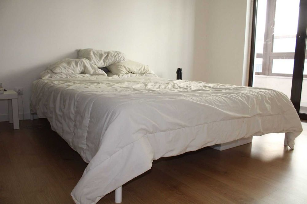 ***Cama de casal/MATTRESS***