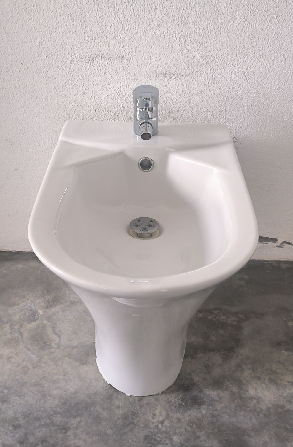 Bidé com Torneira