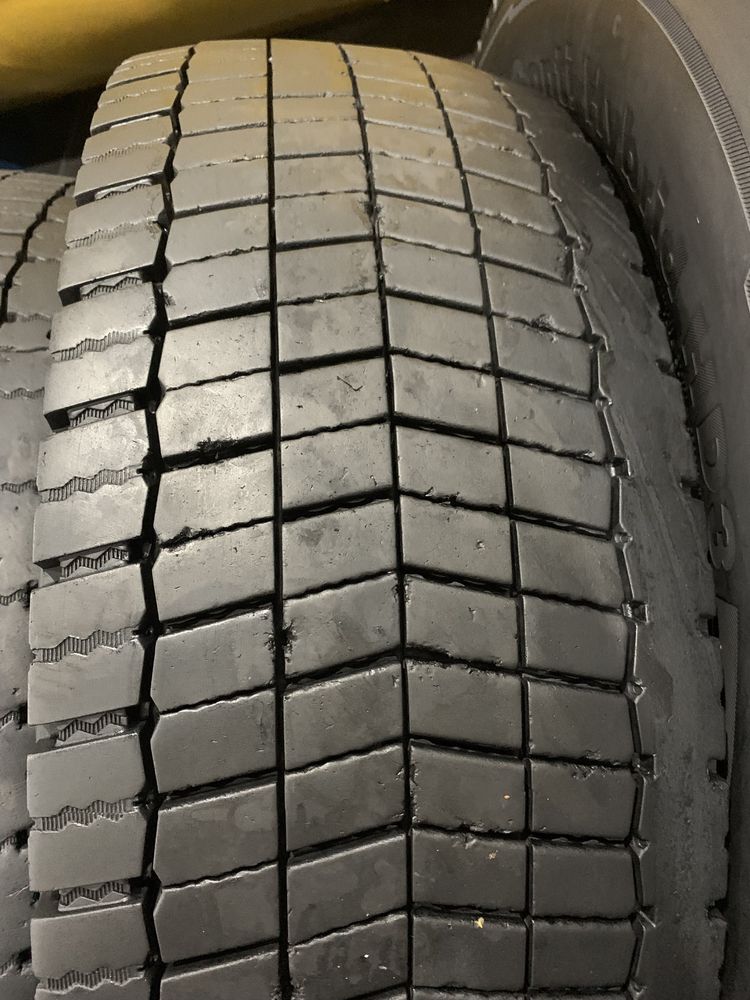 шина вантажна б/в 305/70R19,5 Continental Hybrid HD3 (4 шт.)