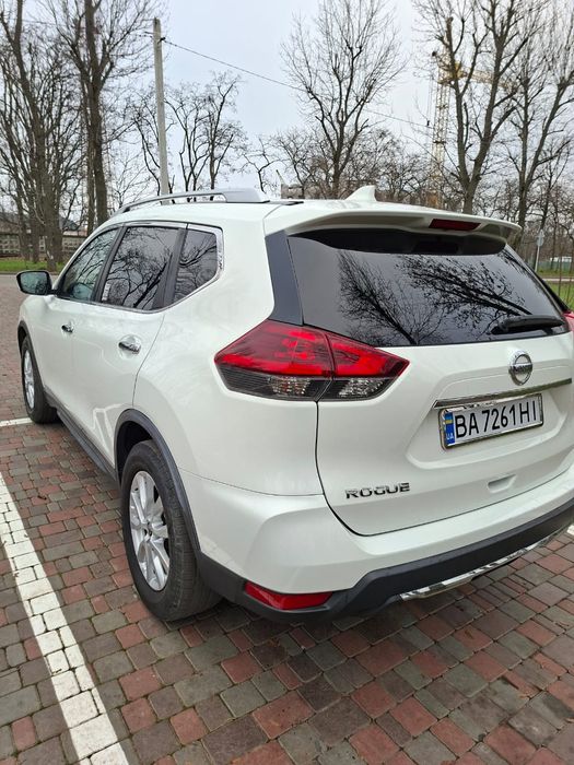 Ніссан рог 2018 року