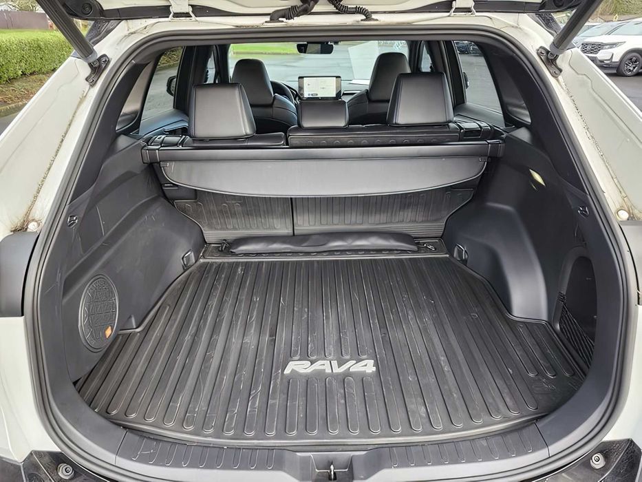 Toyota RAV4      2023