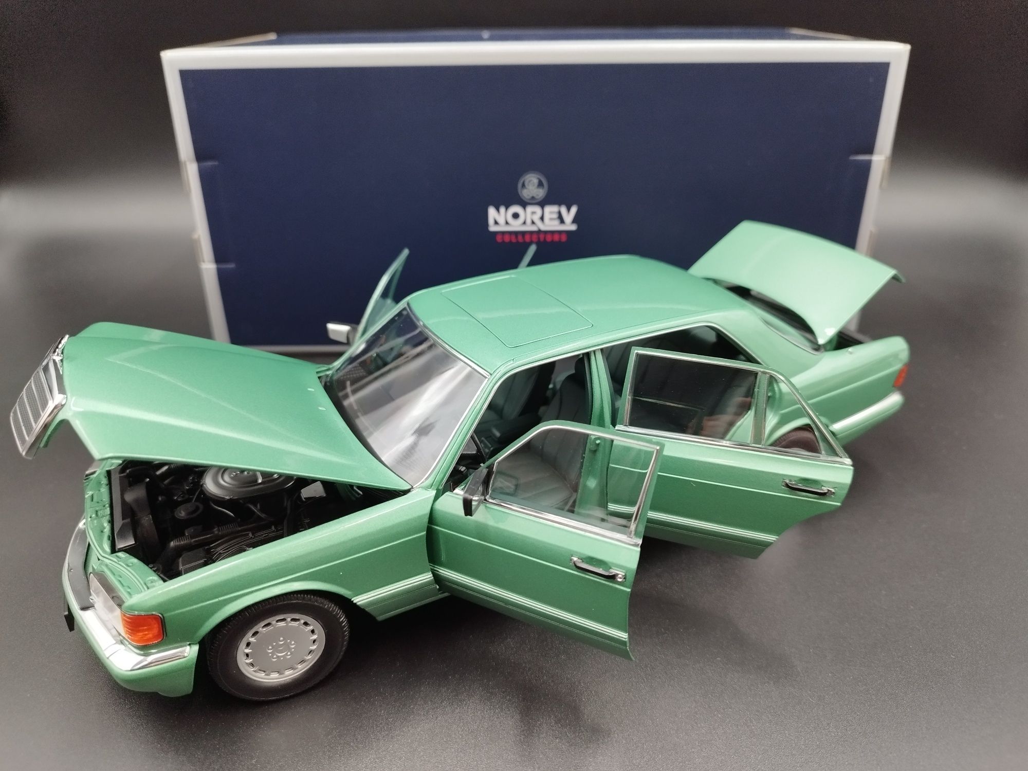 1:18 Norev 1991 Mercedes 560 SEL model nowy