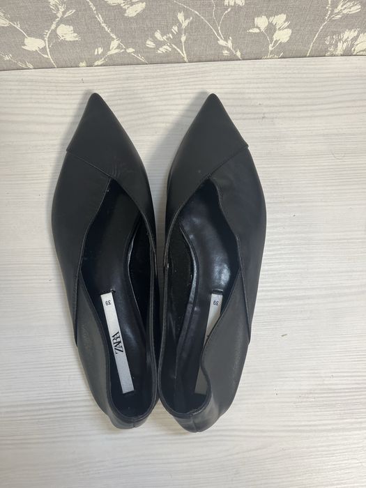 Нові шкіряні мюллі Zara