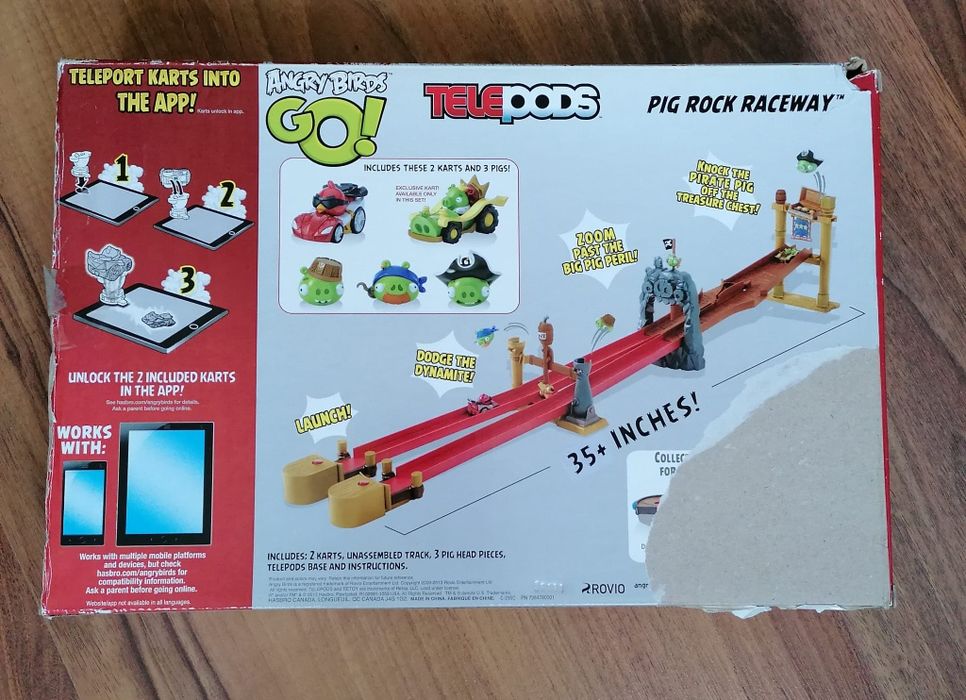 Dwa zestawy Angry Birds Telepods plus siedem samochodzików