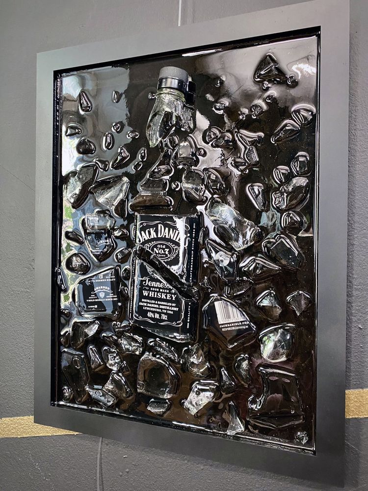 Картина з розбитою пляшкою Jack Daniel’s