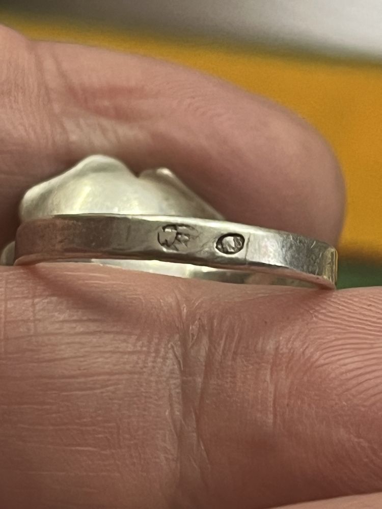 800 spółdzielnia Plastyka srebrny pierścionek z bursztynem