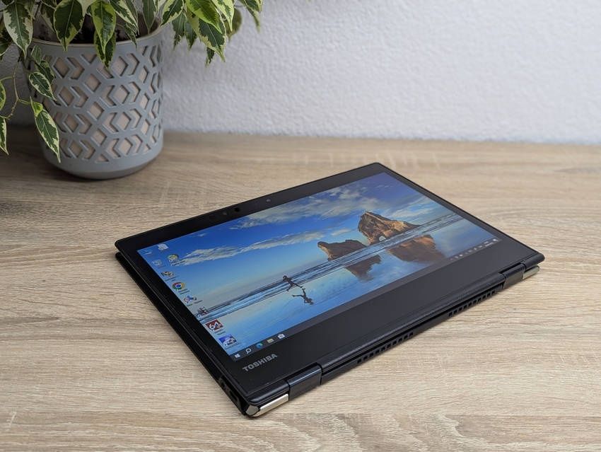 Продається класний , стильний ноутбук Toshiba Portege X20W