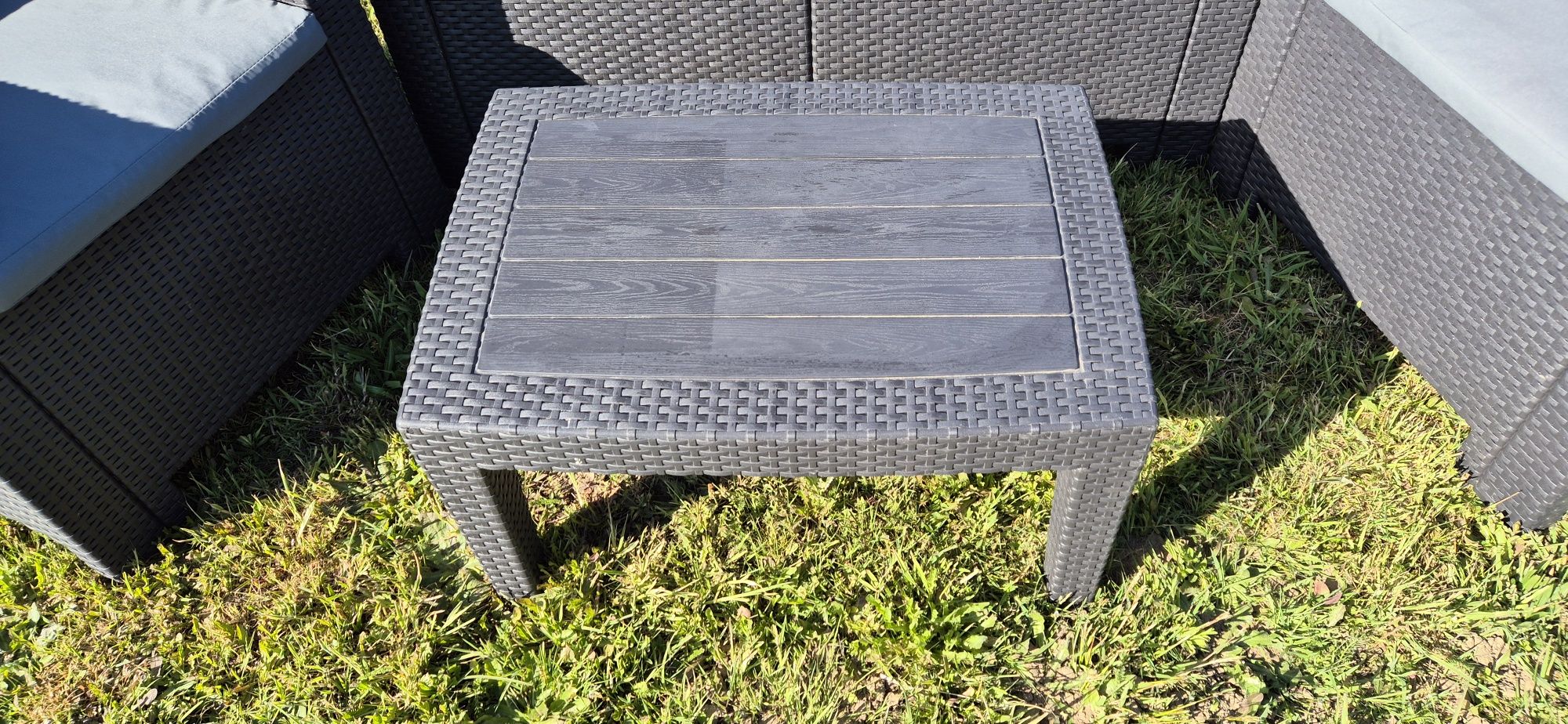 Komplet mebli ogrodowych sofa fotele i stolik