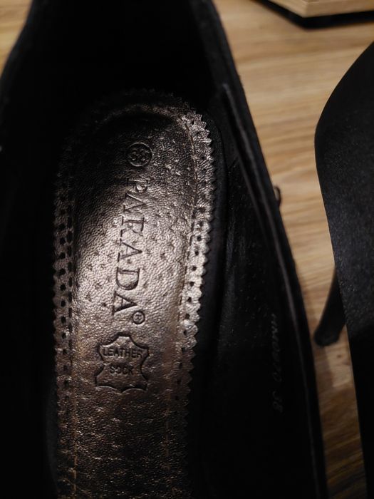 Buty na wysokim obcasie, czarne szpilki