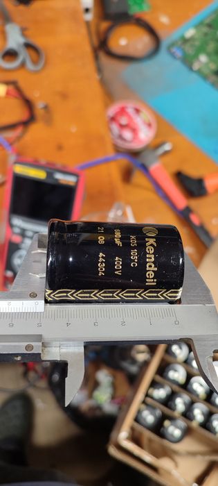 Конденсатор електролітичний Kendeil 680uF та  470uF 400v