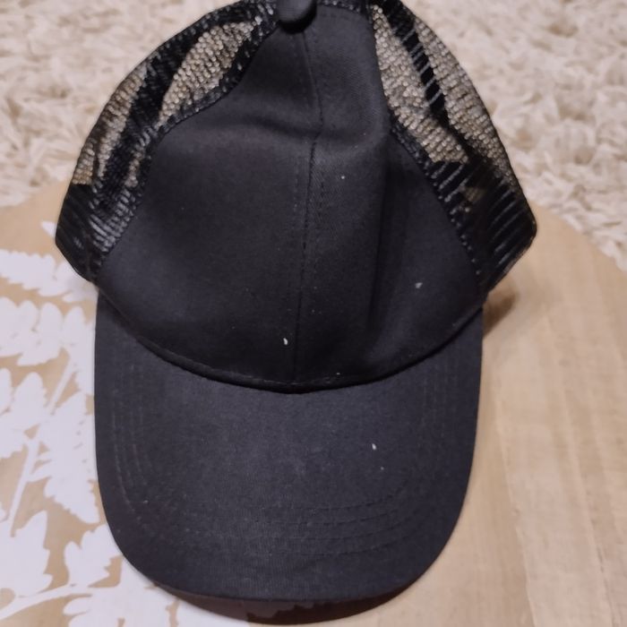 Czapka z daszkiem czarna nowa damska