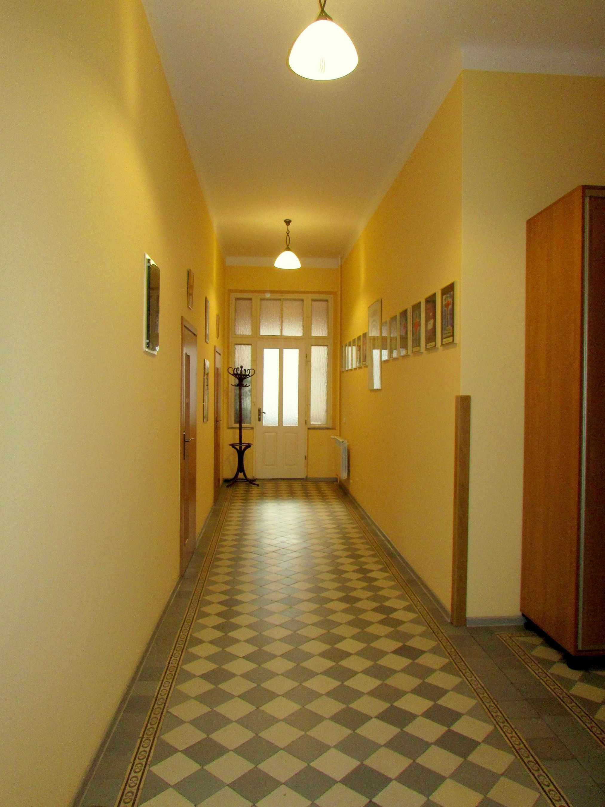 Przemyśl, centrum miasta, duży lokal usługowo- biurowy na wynajem.