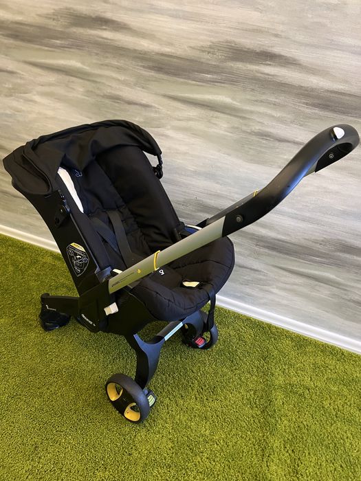 Продам Автокрісло Doona +