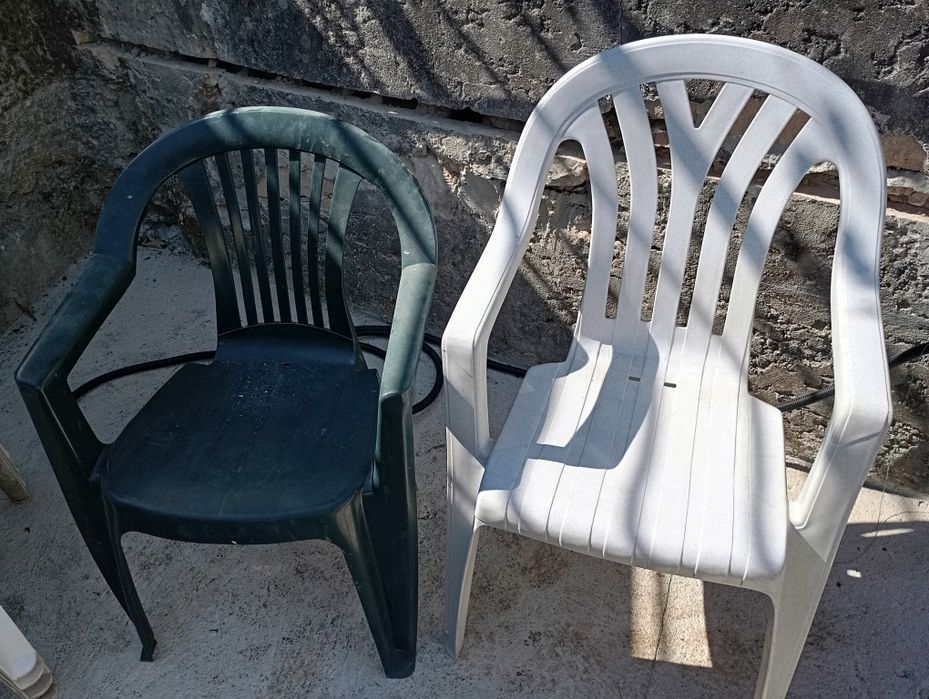 4 cadeiras de resina / plástico de jardim