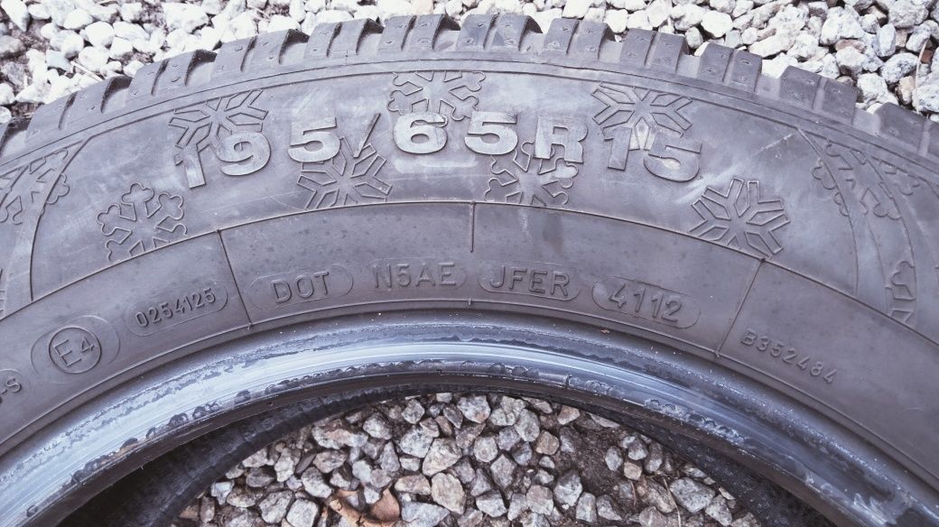 195/65/15 Dunlop opony zimowe.