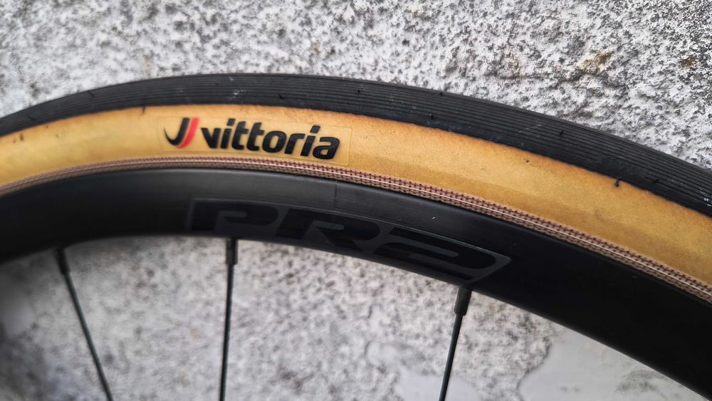 Rodas Estrada Giant Tubeless + Pneus Vittoria Corsa Pro + Discos