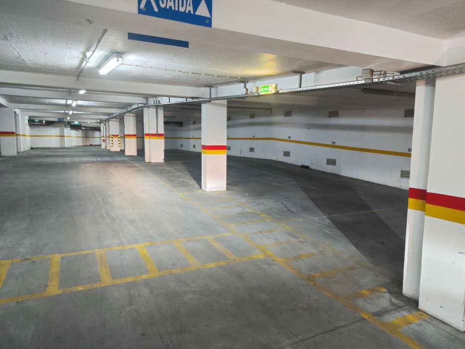 Garagem fechada em condomínio