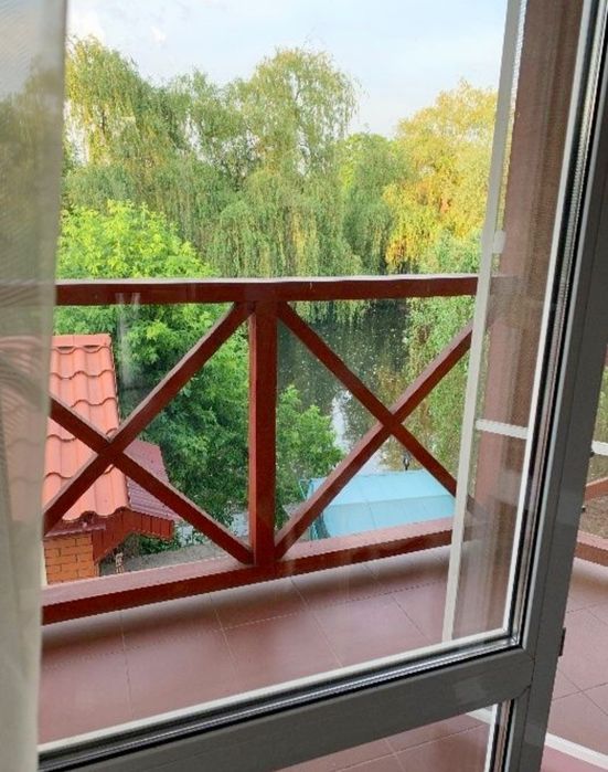 615 Будинок біля Дніпра подобово з озером