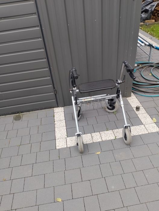 Sprzedam balkonik rehabilitacyjny.