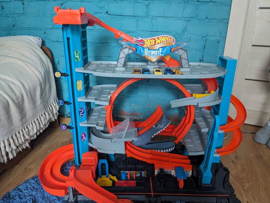Хот Вилс Ультимейт гараж с Акулой Hot Wheels City Ultimate Garage хот