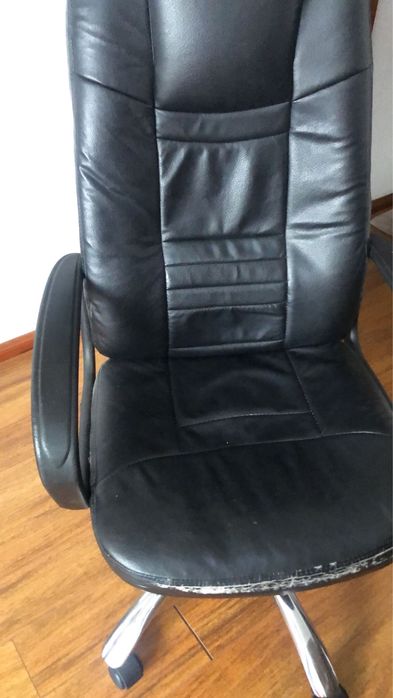 Secretária em madeira maciça