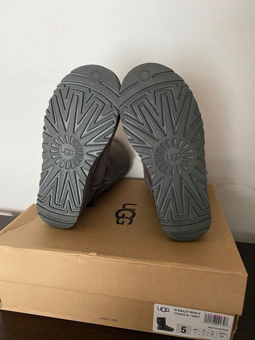 Botas UGG novas com laços - cinza