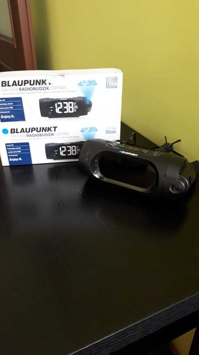 Radiobudzik BLAUPUNKT CRP9BK z rzutnikiem godziny