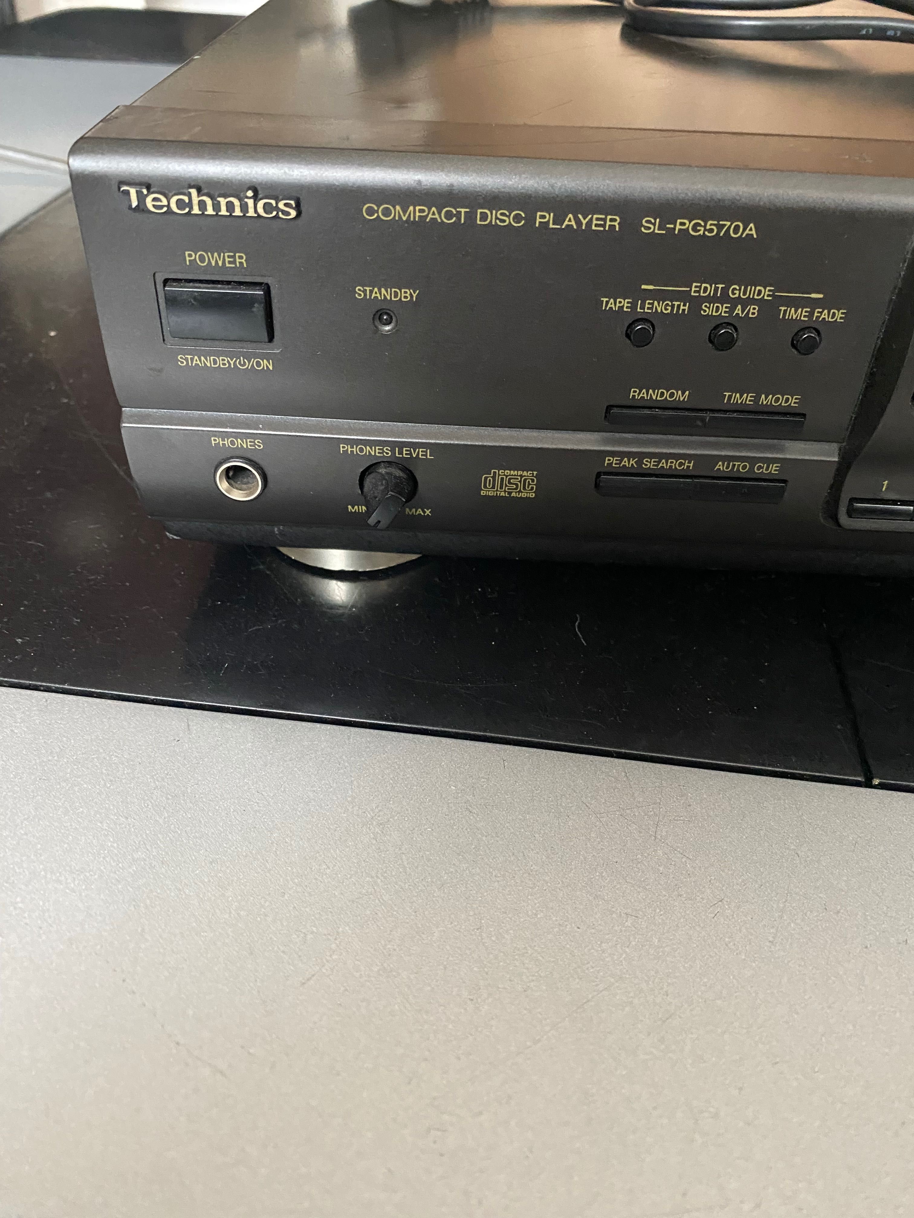 CD програвач Technics SL- PG570A