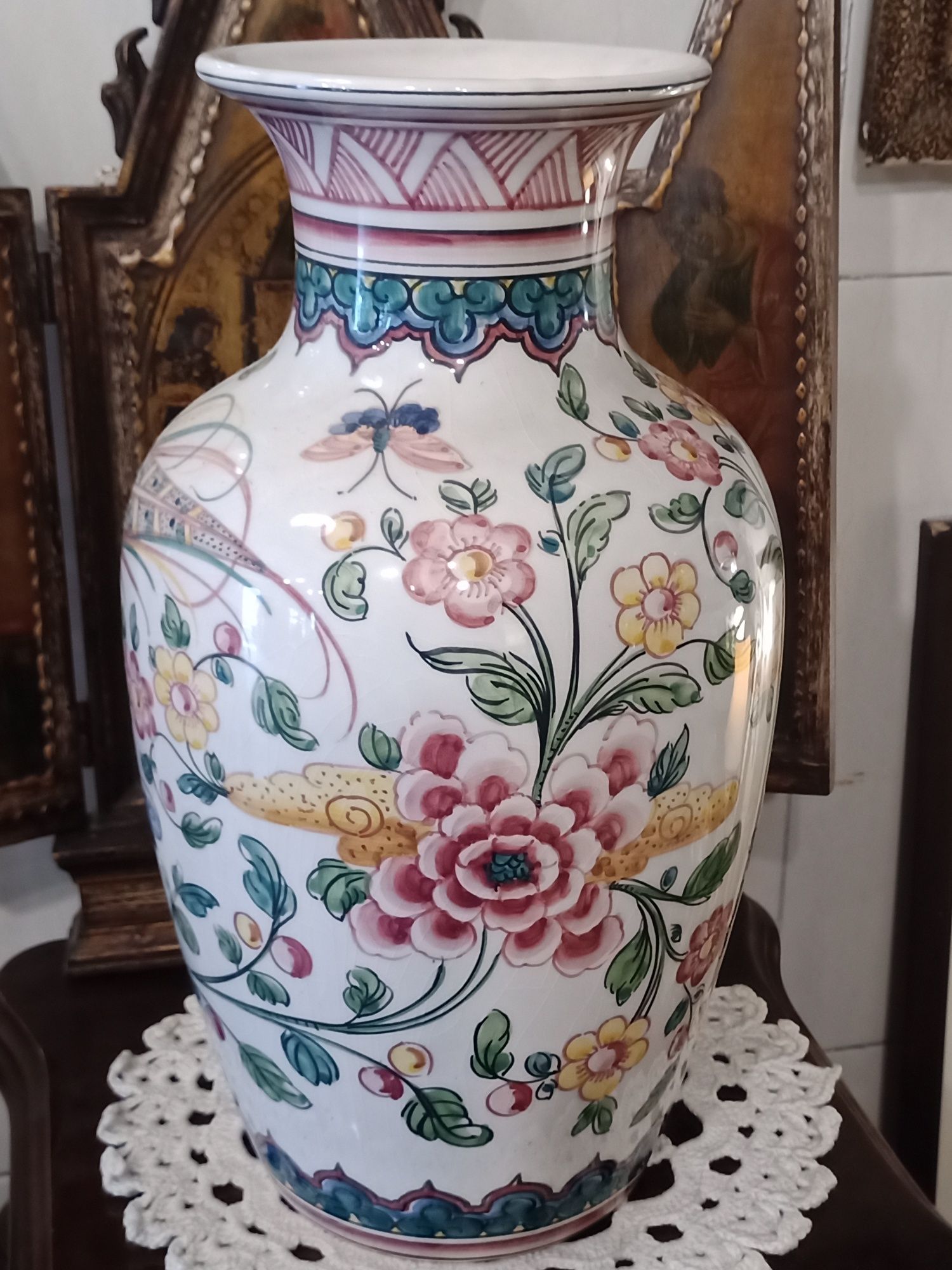 Jarra em cerâmica antiga feita em Portugal