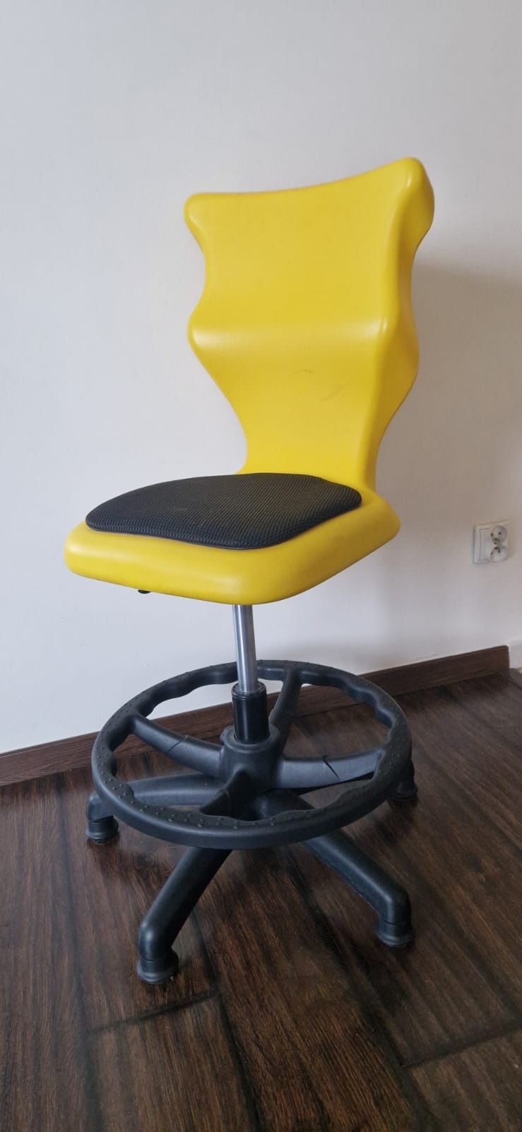 Krzesło Entelo Twist 4 z podnóżkiem
