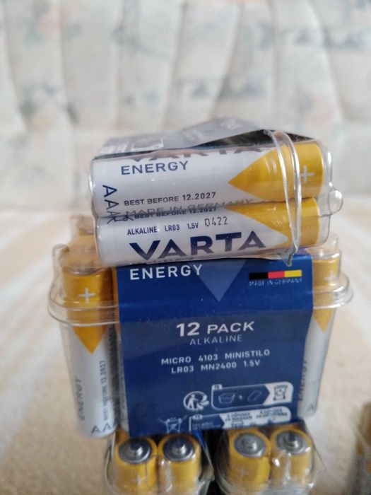 Baterie Varta AA i AAA, nowe, paczka 12 sztuk.