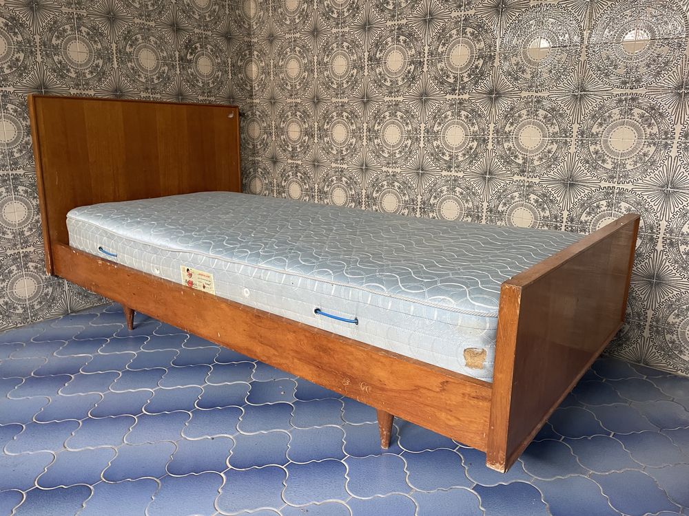 Cama individual com colchao