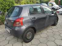 sprzedam toyota yaris 1.3 benzyna