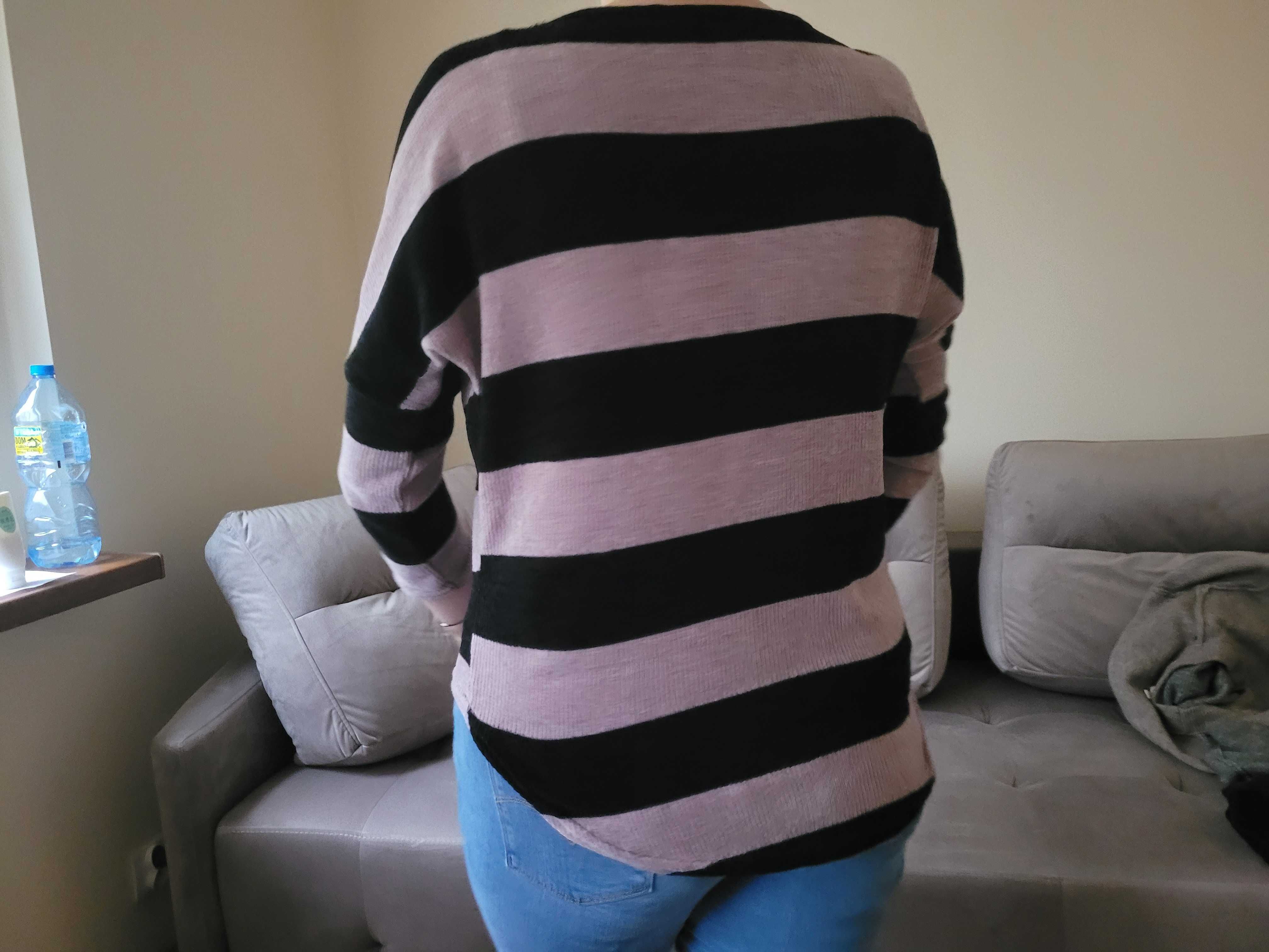 sweter czarno-różowy