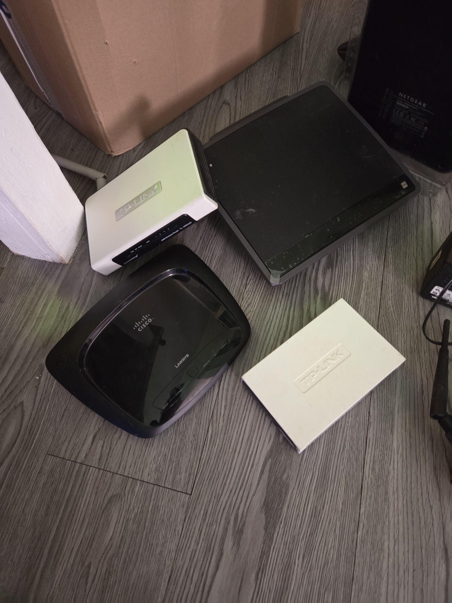 Routery reapeatery  cena za całość live Cisco netgear