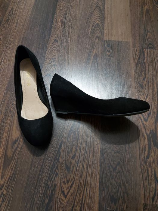 Koturny czarne zamszowe 40