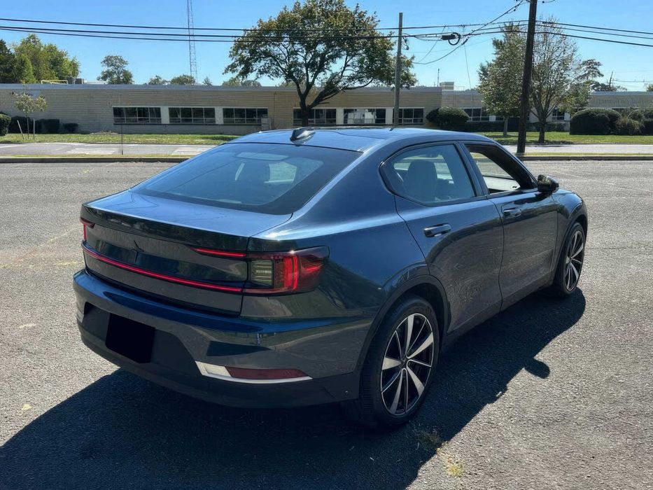 Polestar 2      2022