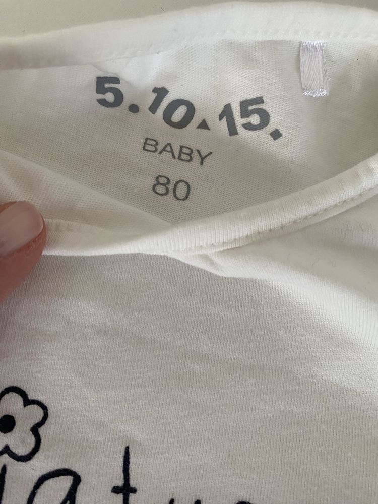 Komplet zestaw biala koszulka i niebieskie spodenki United Colors r.80
