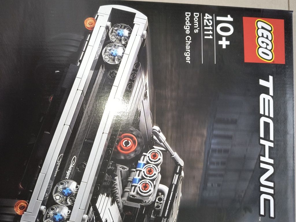 LEGO Technic Dom's Dodge Charger 42111