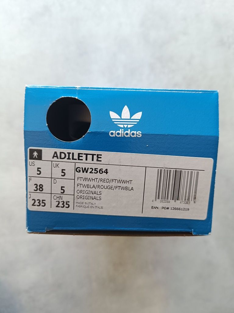 Chinelos novos Adidas Adilette 38