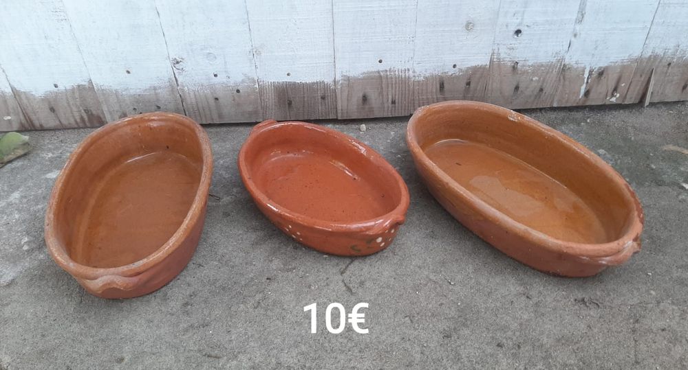 Vários artigos em barro